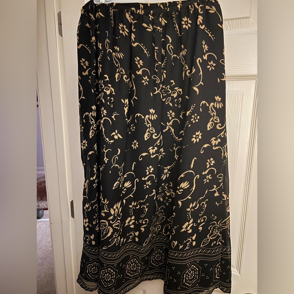 Long skirt, lower calf length